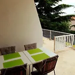 Libe Apartment *
