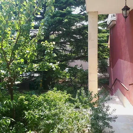 Libe Apartment *